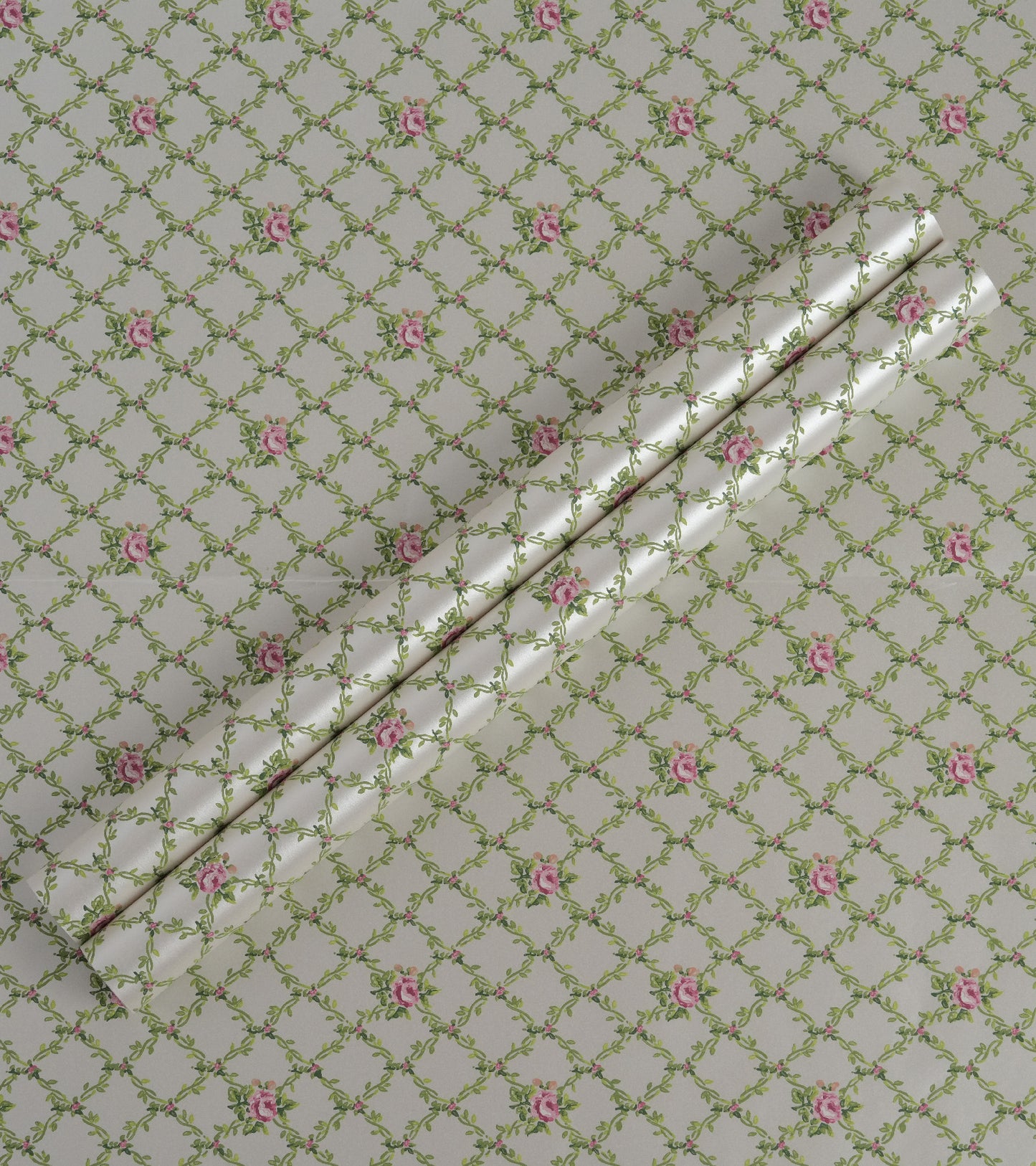 Lavender Dream Green Leafy Criss Cross Floral Design Wallpaper 322380